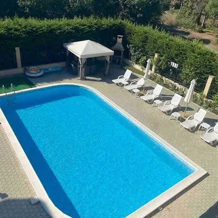 Apartment 2-bedroom 300m To The Pomorie