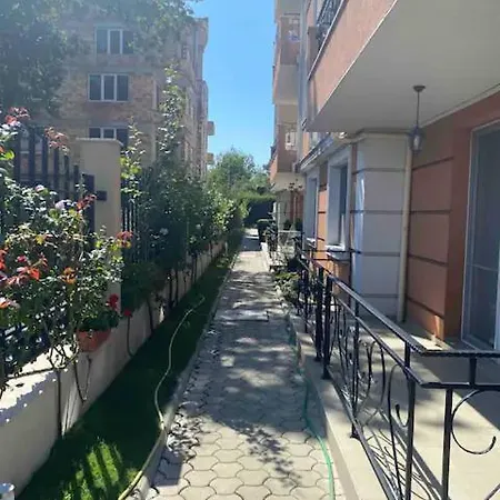 2-bedroom 300m To The * Pomorie