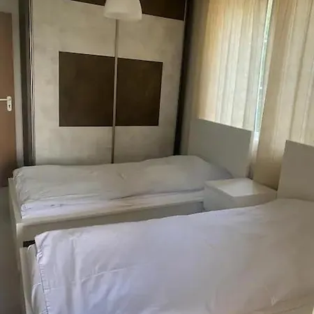 2-bedroom 300m To The Apartamento *