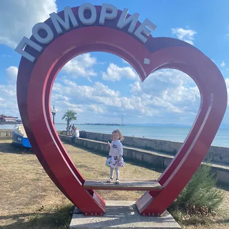 2-bedroom 300m To The Pomorie