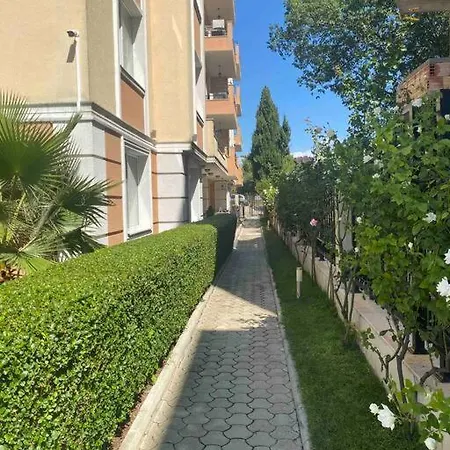 2-bedroom 300m To The Appartement *