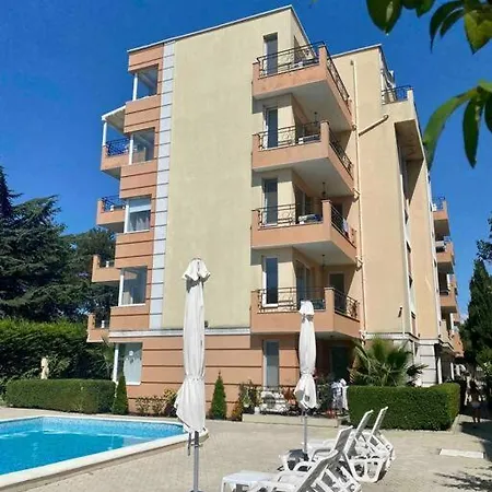 2-bedroom 300m To The Appartement *