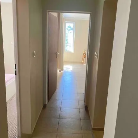 2-bedroom 300m To The Appartement *