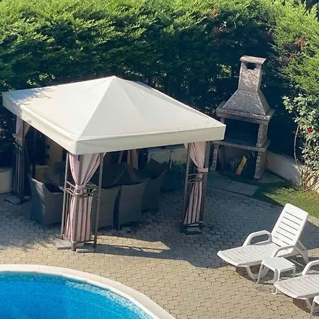 2-bedroom 300m To The Appartement