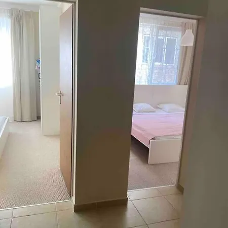 Appartement 2-bedroom 300m To The