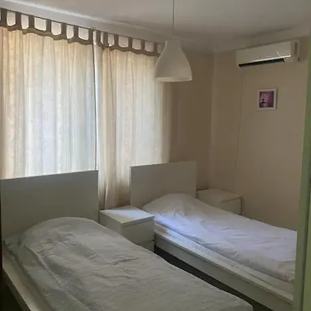 2-bedroom 300m To The * Pomorie