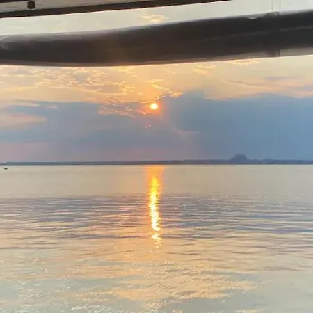 2-bedroom 300m To The 아파트 포마리