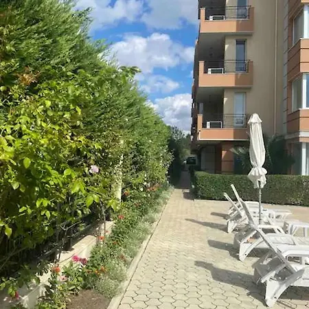 2-bedroom 300m To The *