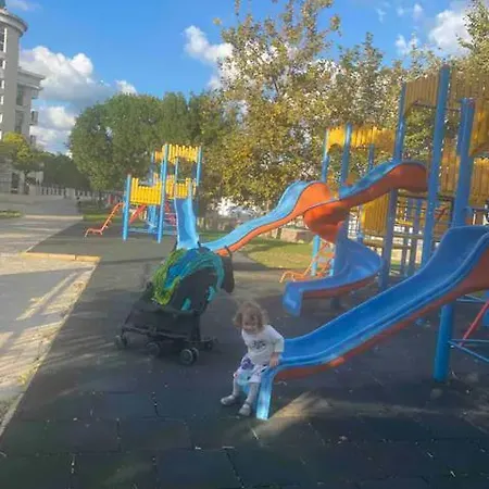 2-bedroom 300m To The 아파트