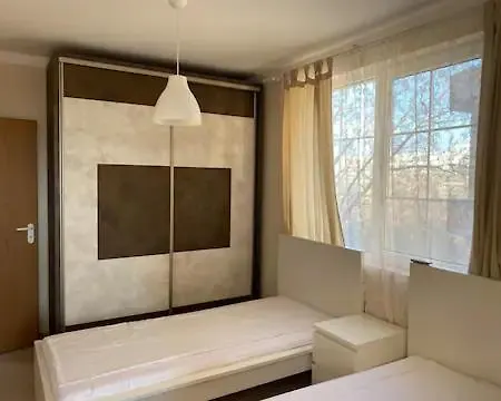 2-bedroom 300m To The *