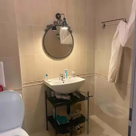 2-bedroom 300m To The 포마리