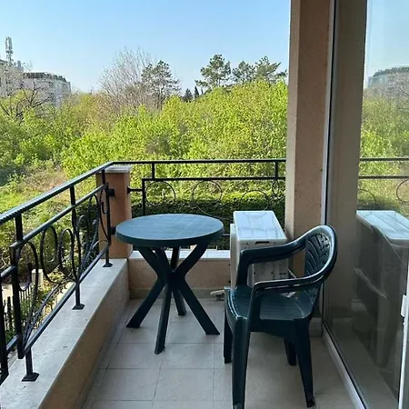 Appartement 2-bedroom 300m To The Pomorie