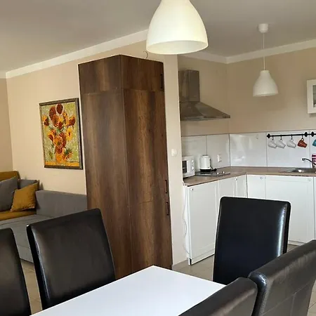 2-bedroom 300m To The 아파트 포마리