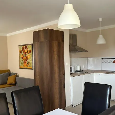 2-bedroom 300m To The 아파트