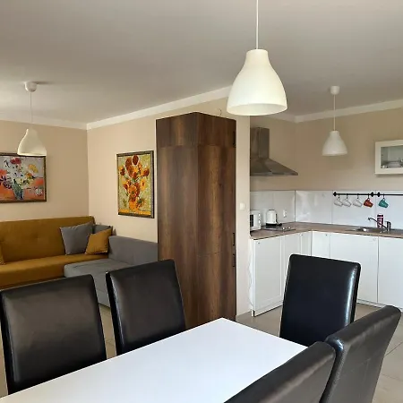 2-bedroom 300m To The Appartement