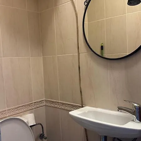 2-bedroom 300m To The *