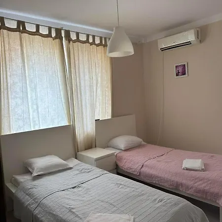 2-bedroom 300m To The Appartement