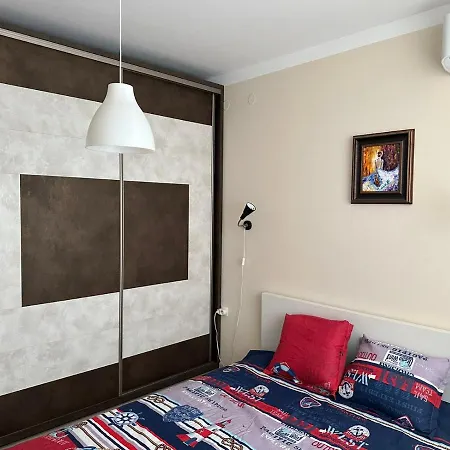2-bedroom 300m To The Appartement *