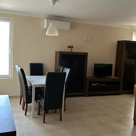 2-bedroom 300m To The Appartement