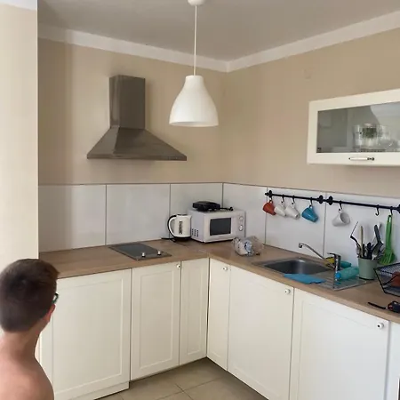 2-bedroom 300m To The 아파트 포마리