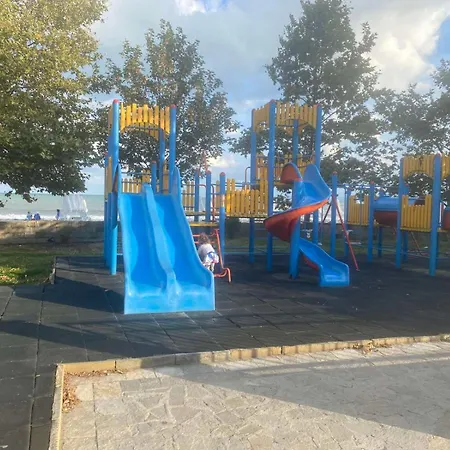 2-bedroom 300m To The *