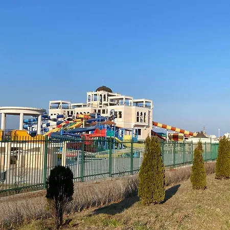 2-bedroom 300m To The 아파트 포마리