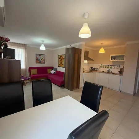 Appartement 2-bedroom 300m To The