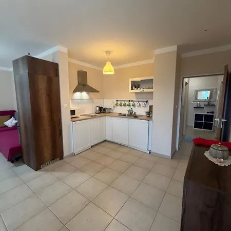 2-bedroom 300m To The Appartement *