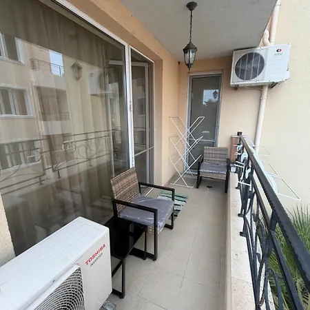 Appartement 2-bedroom 300m To The